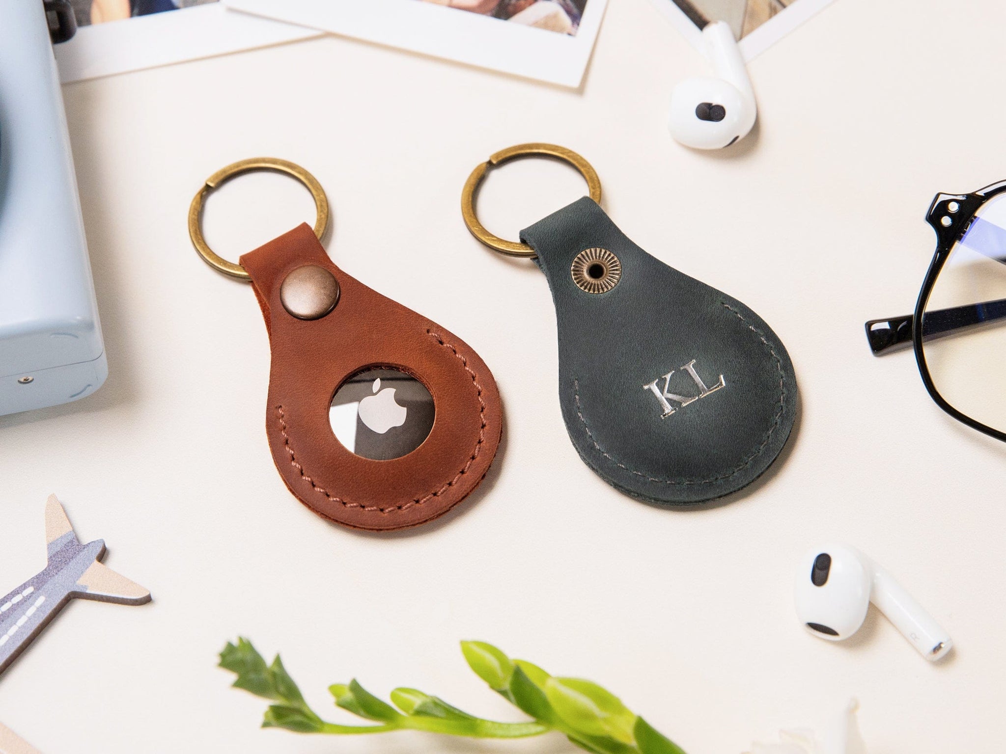 レザーカービング iPhone14 ケース/AirTag Leather AirTag Holder - St George Leather Shop